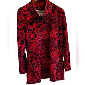 Susan Graves read all over print long sleeve tunic women L